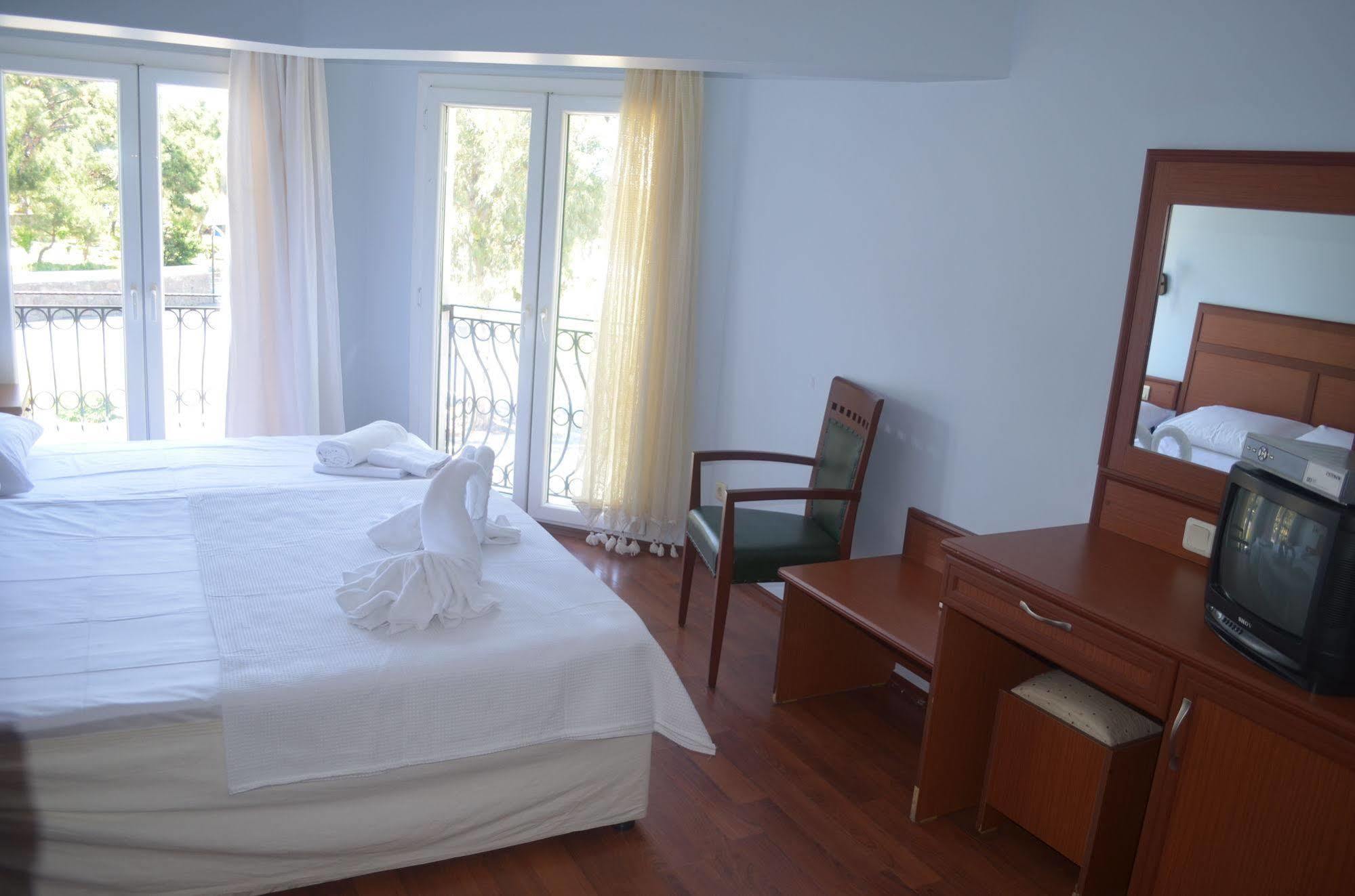 Silva Hotel Ayvalik Exterior photo